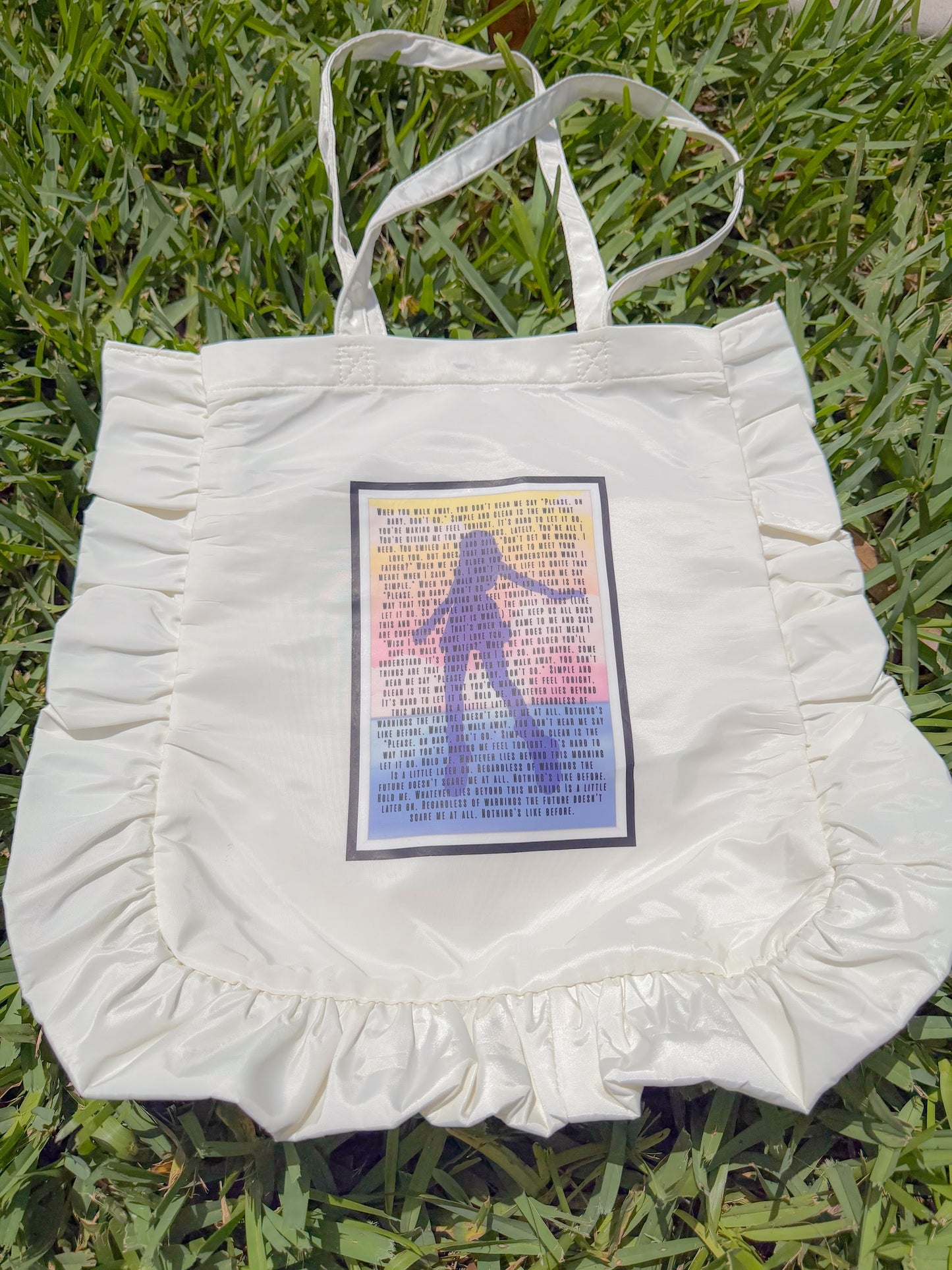 Simple & Clean Ruffle Tote
